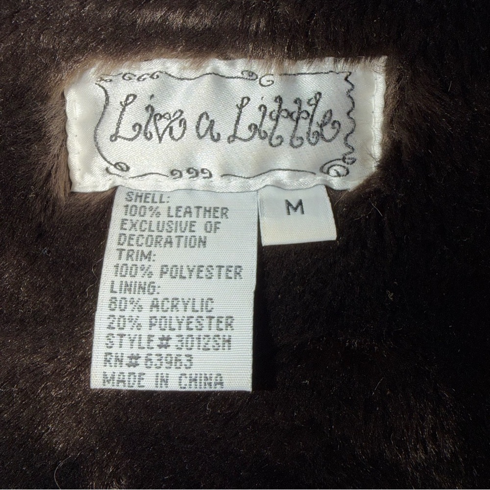 Y2K Live a Little 100% leather vest with faux fur and beads. Size M. - Picture 4 of 5